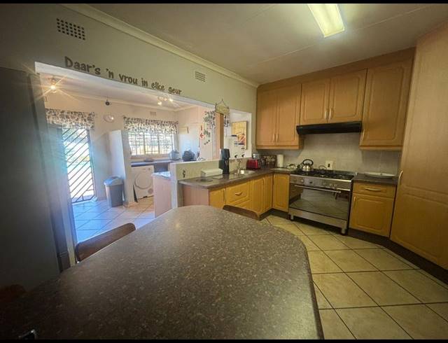 3 BEDROOM HOUSE FOR SALE IN FLORIDA GLEN